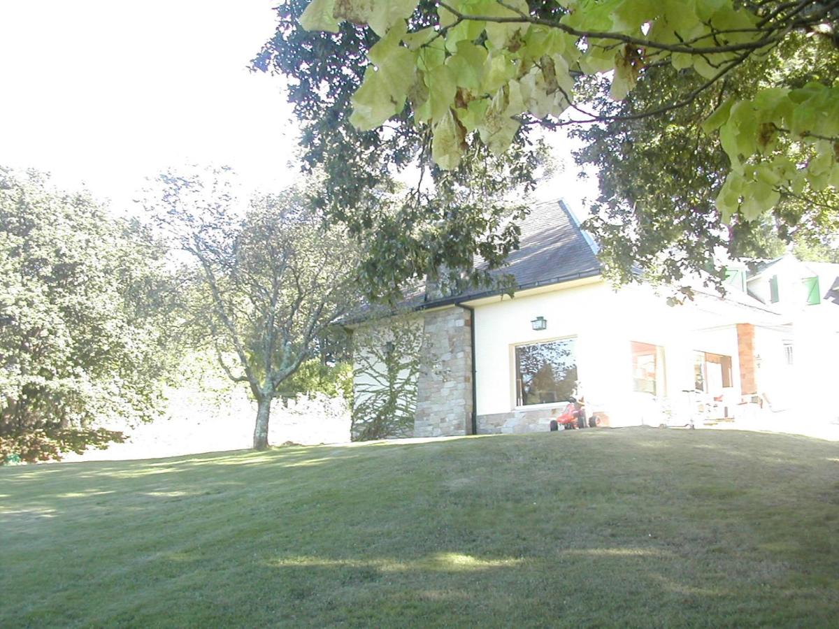 PRECIOSO CHALET EN EL CAMPO CON 9.000 METROS DE JARDIN - Housity