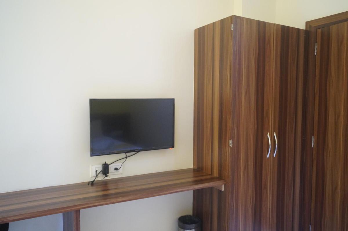 Hotel Sai Sharada - Housity