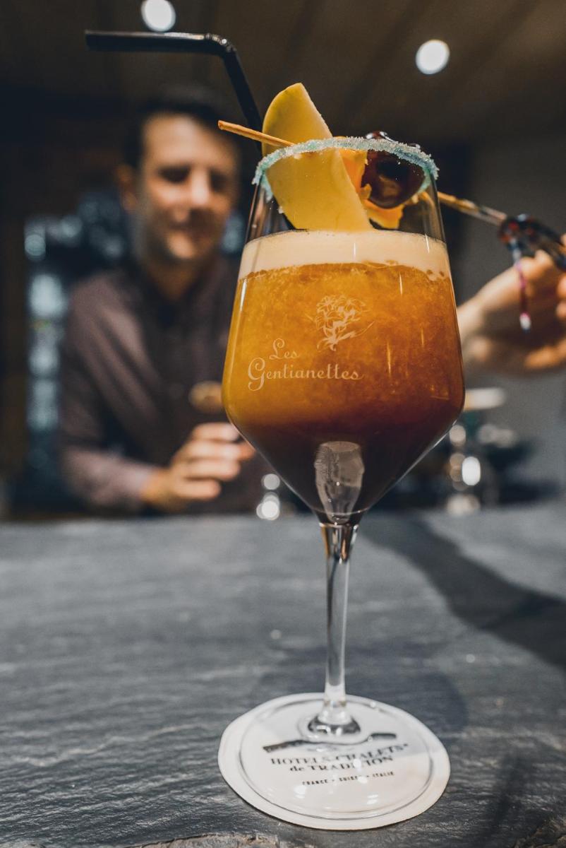Boissons dans l'établissement Les Gentianettes Hotel & Spa
