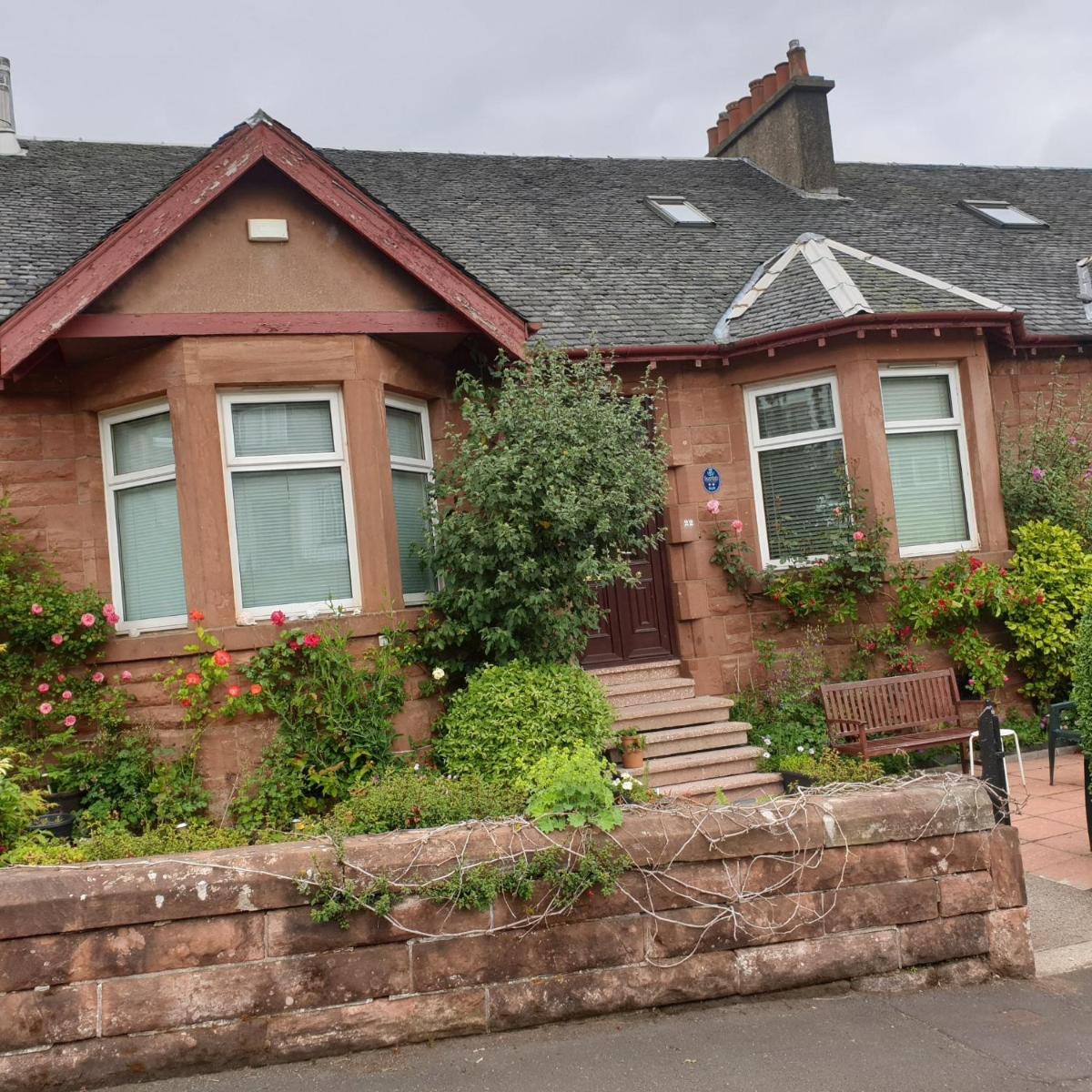 DENHOLM Beds - Housity