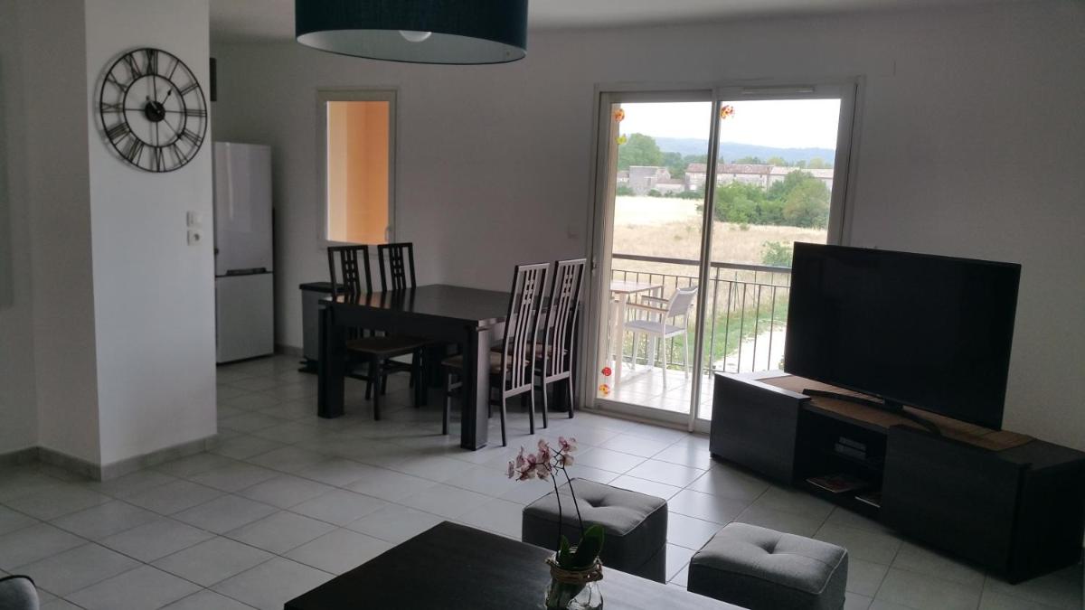Apt 50m2 avec Balcon tout équipé proche d'Avignon - Housity