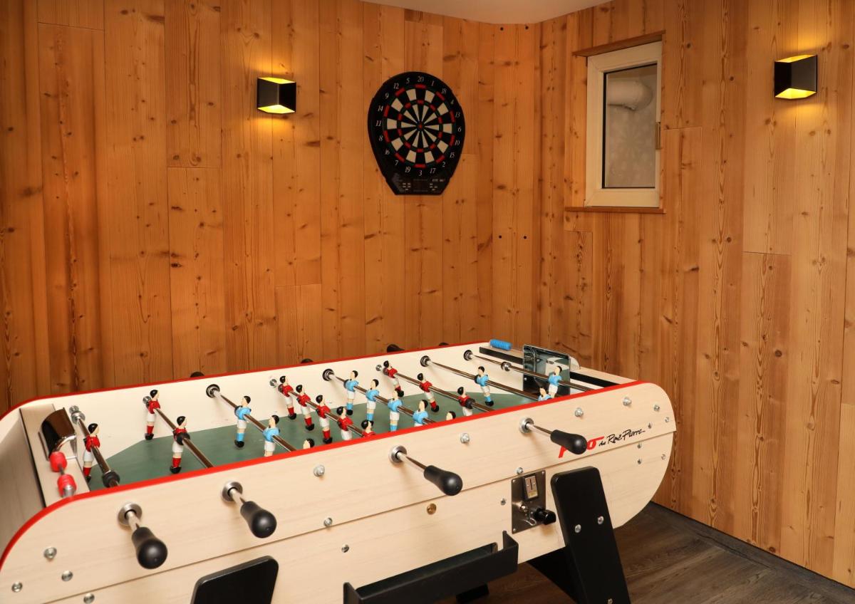 Billard dans l'établissement Hotel de la Jamagne & Spa