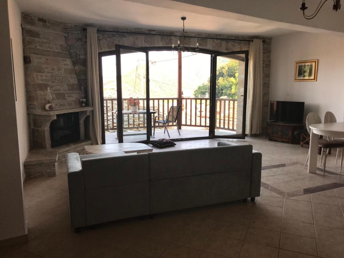 Venetia's Stone House - Housity