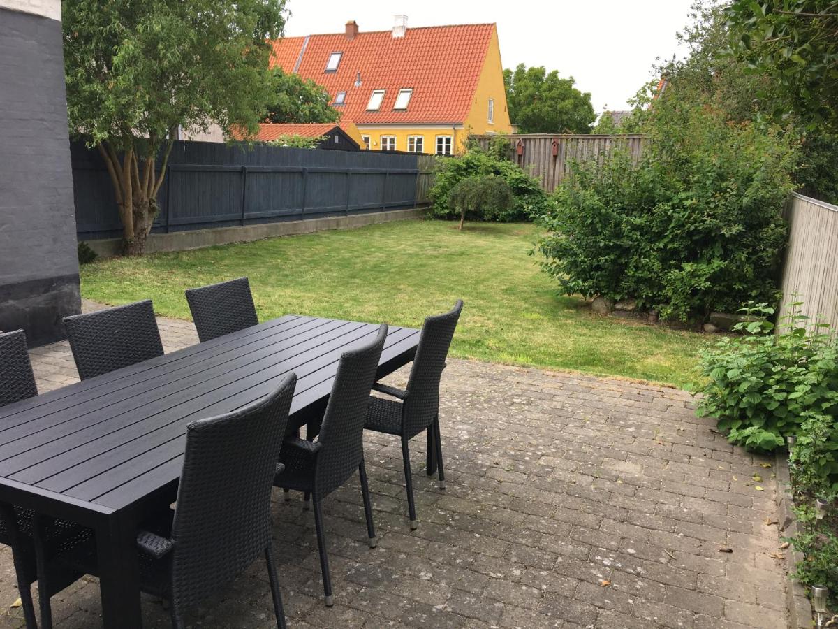 Charming house in the old town - renovated, WiFi, garden - Housity