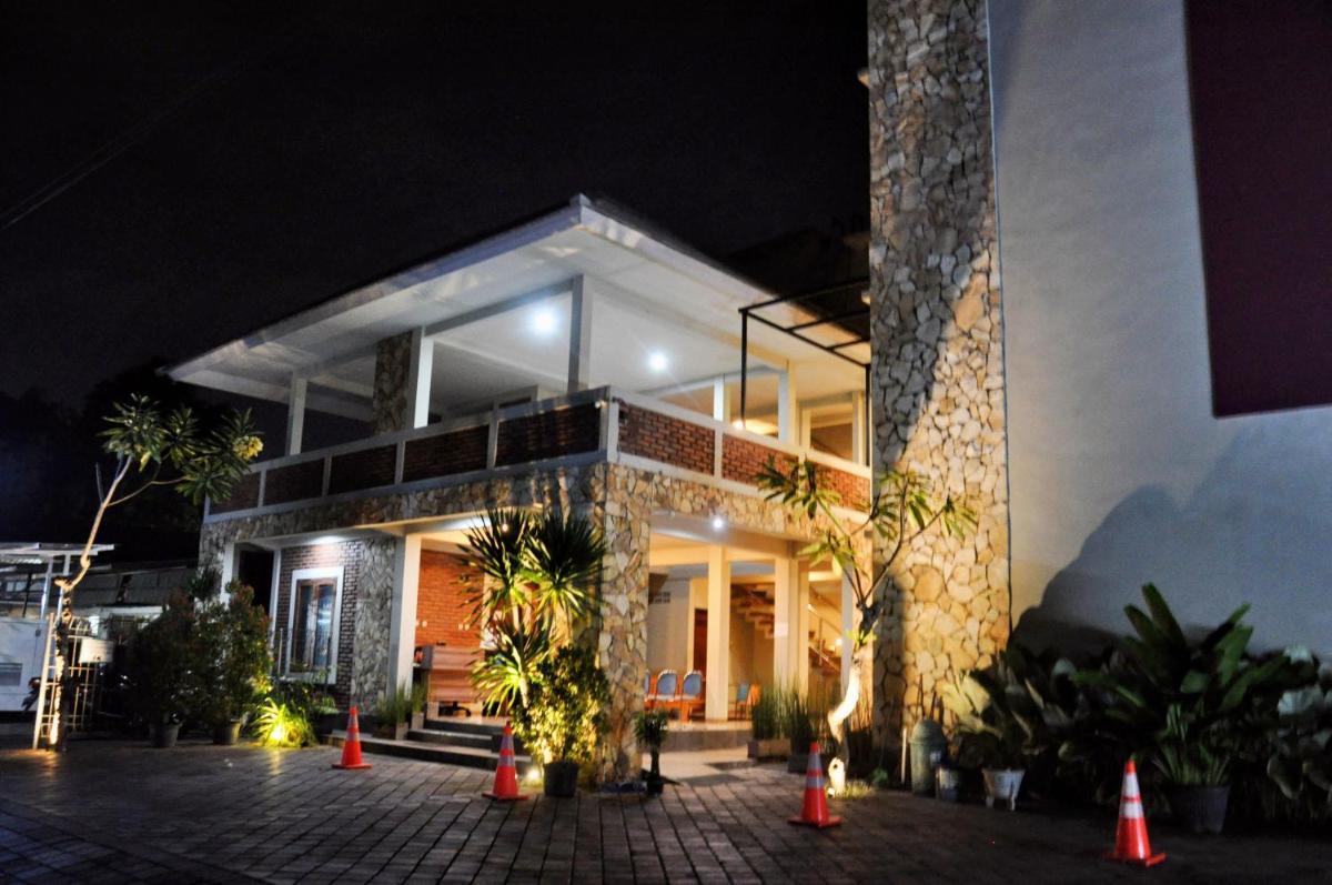 Hastina Hotel Lombok - Housity