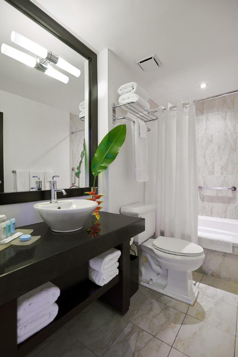 Suitetrails - Spanish Court Hotel - A Small Luxury Hotel
