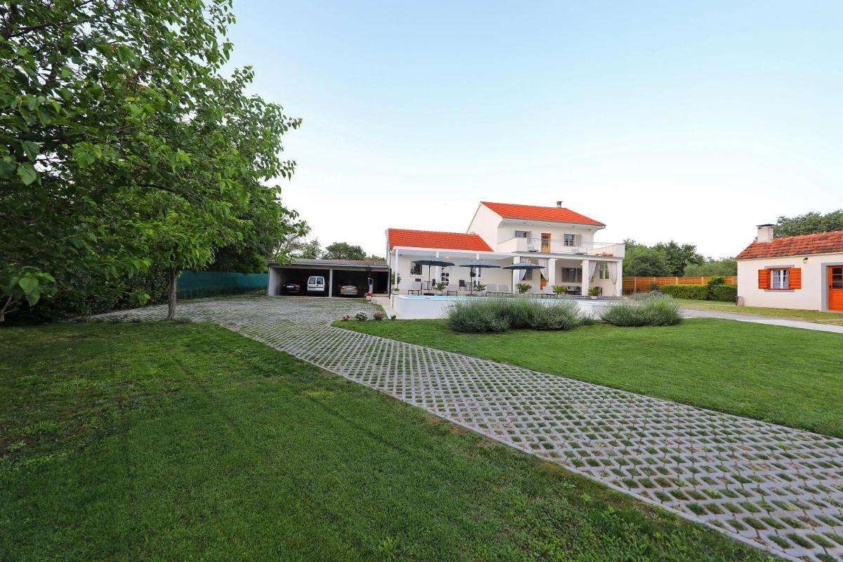 Grandma Mary's Home - Housity