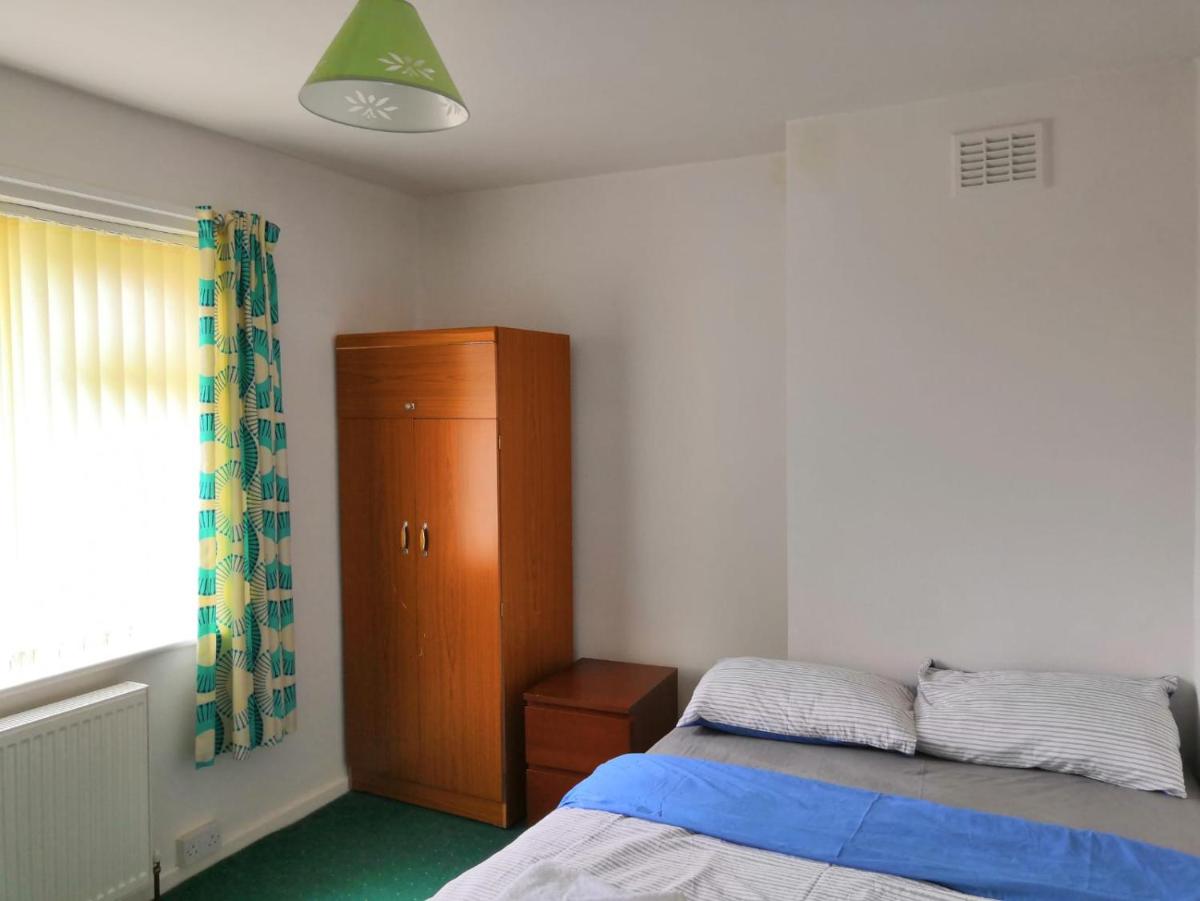 Spacious semi detached house - Housity