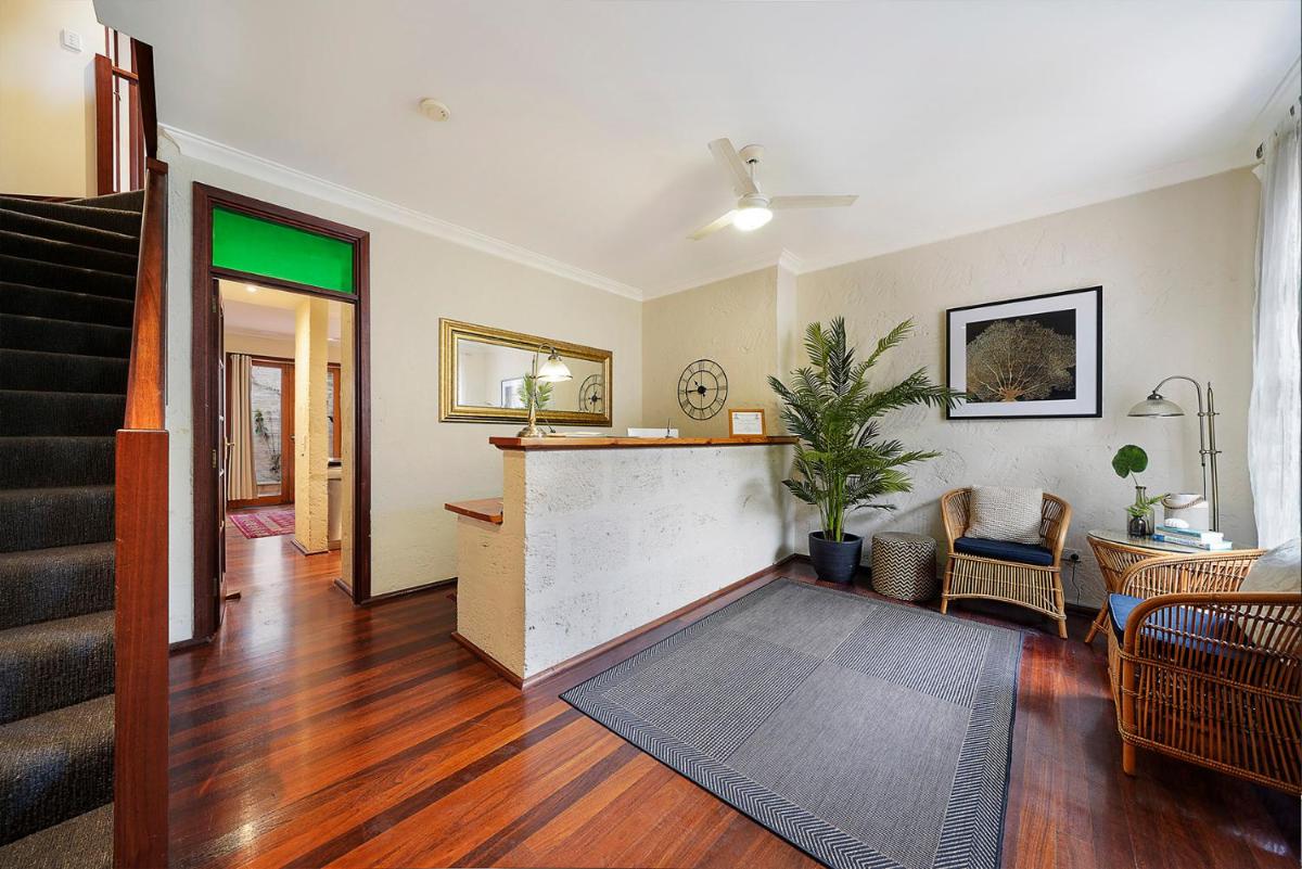 Suitetrails - Fremantle Port Mill Bed & Breakfast - Unique Accommodation