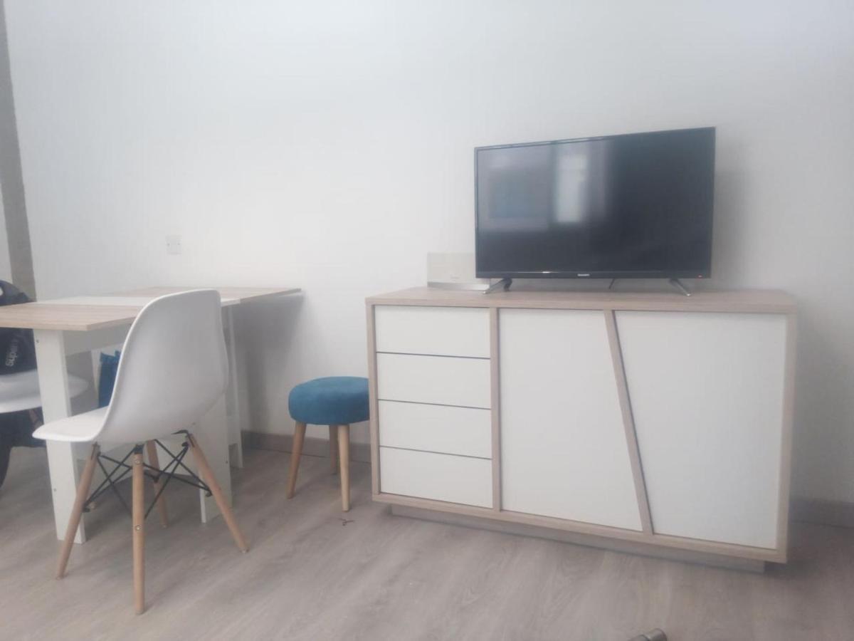 Charmant studio climatisé à 300m du port. Refait à neuf. - Hizvo