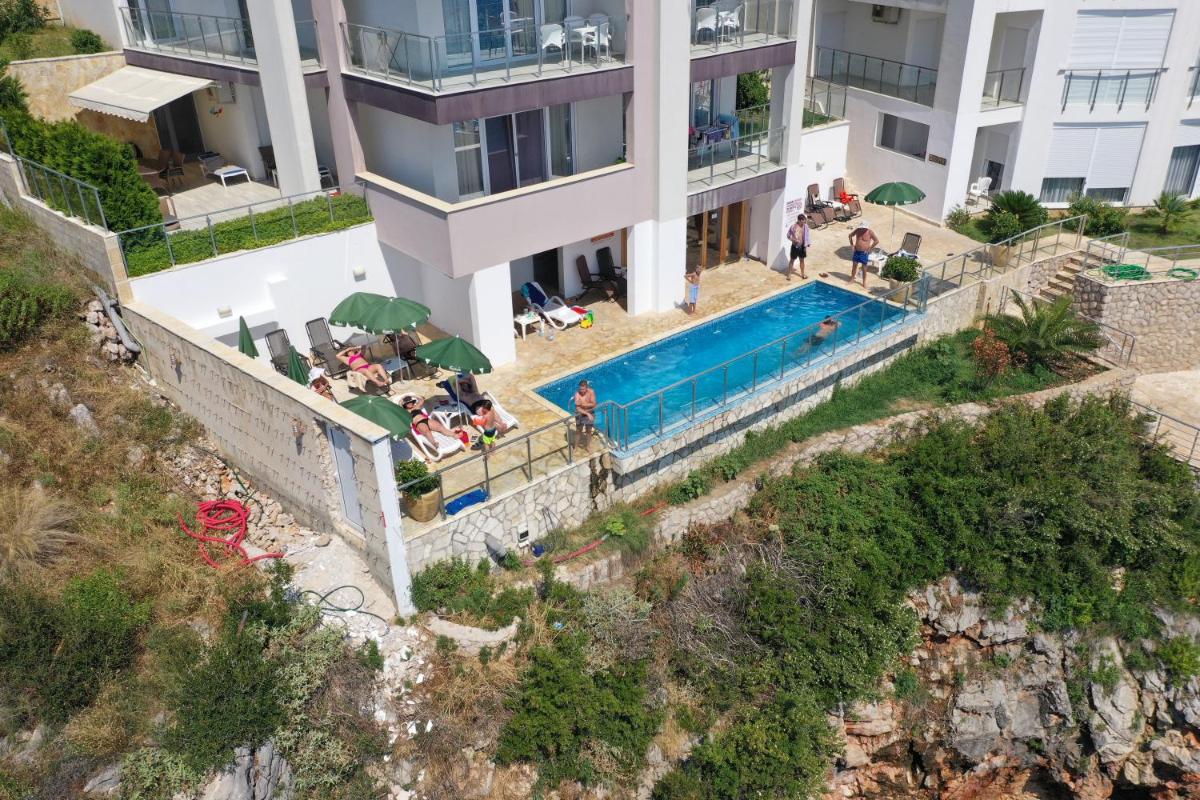 First line of the sea 1 - Housity