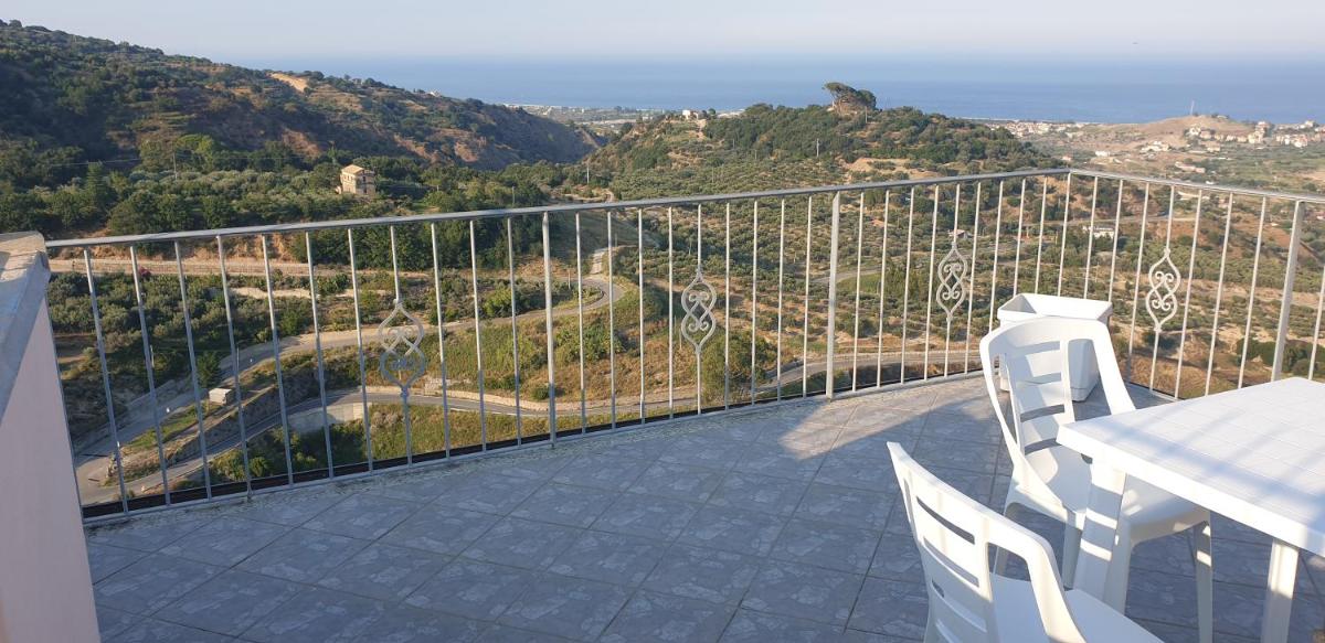 Badolato Panoramic House - Housity