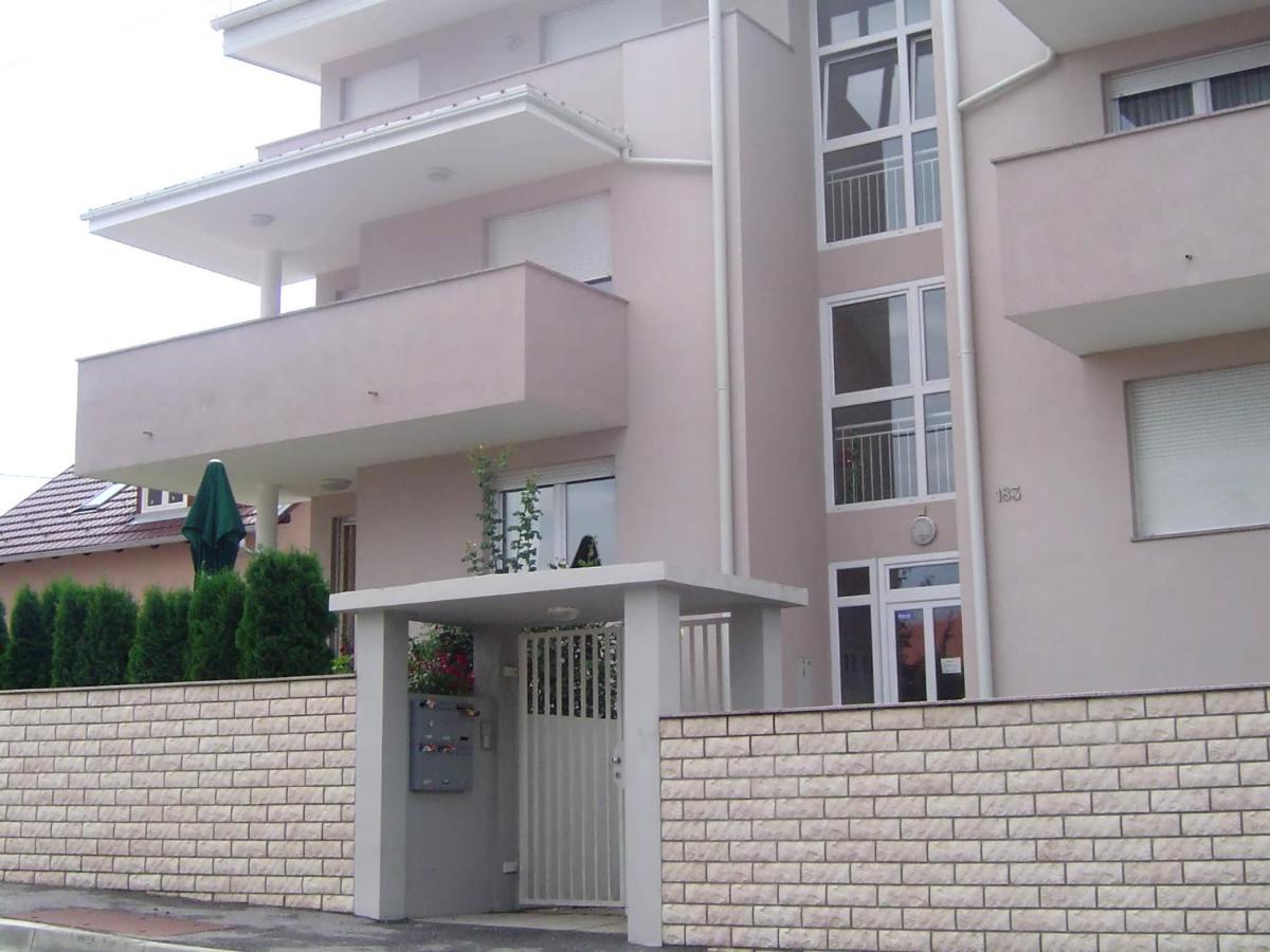 Apartmani Almica - Housity