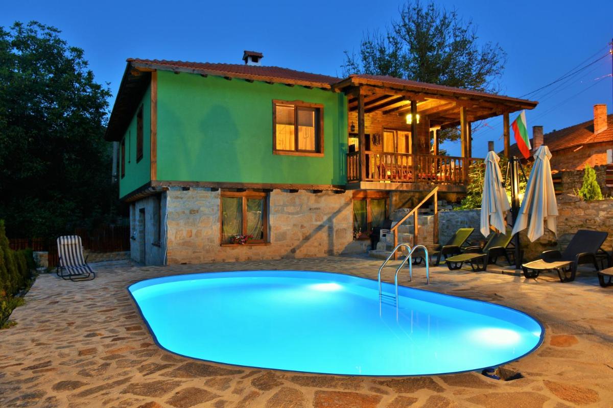 Къща край реката/ House by the river - Housity
