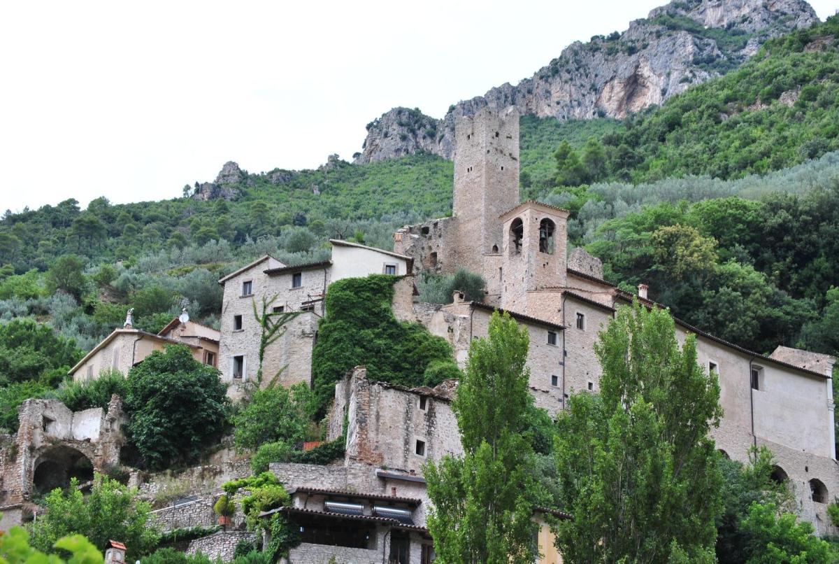 Residenza di Paese Castello del Poggio - Housity