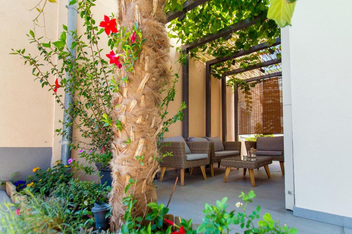 Luxury Apartment Beyond - Housity