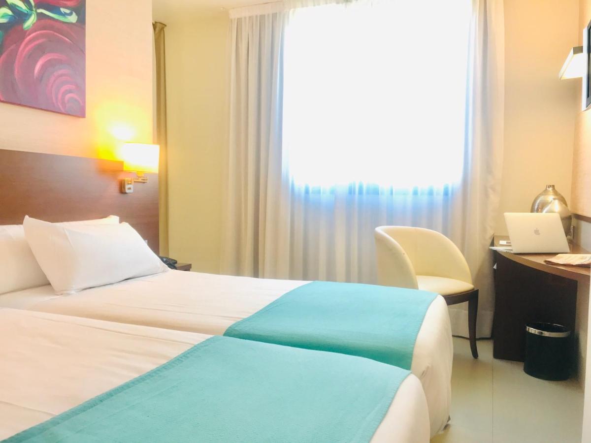 Cama o camas de una habitación en Hotel & Spa Real Ciudad De Zaragoza