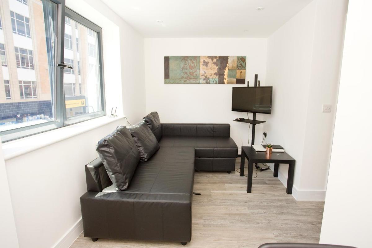 8 Compass Point - Housity