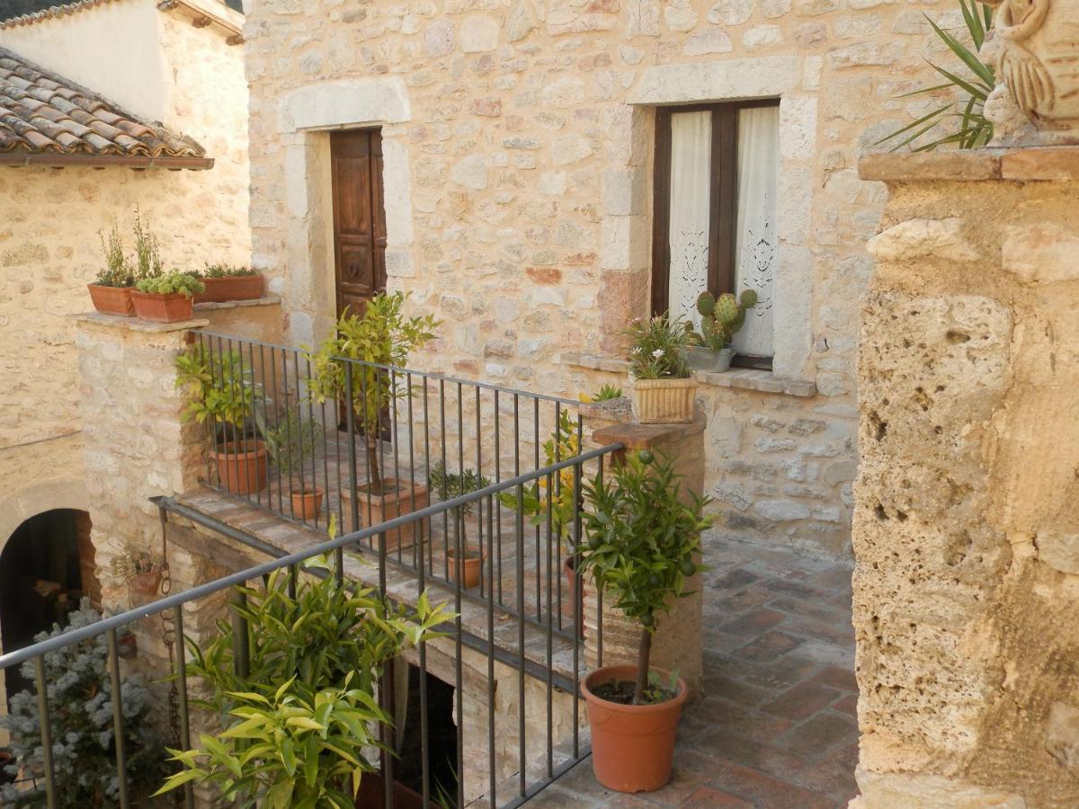 Residenza di Paese Castello del Poggio - Housity