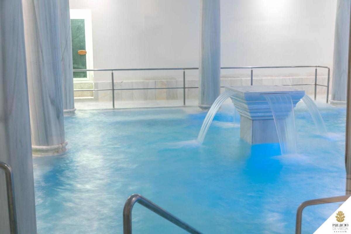 Piscina en o cerca de Hotel Palacio De Úbeda 5 G.L