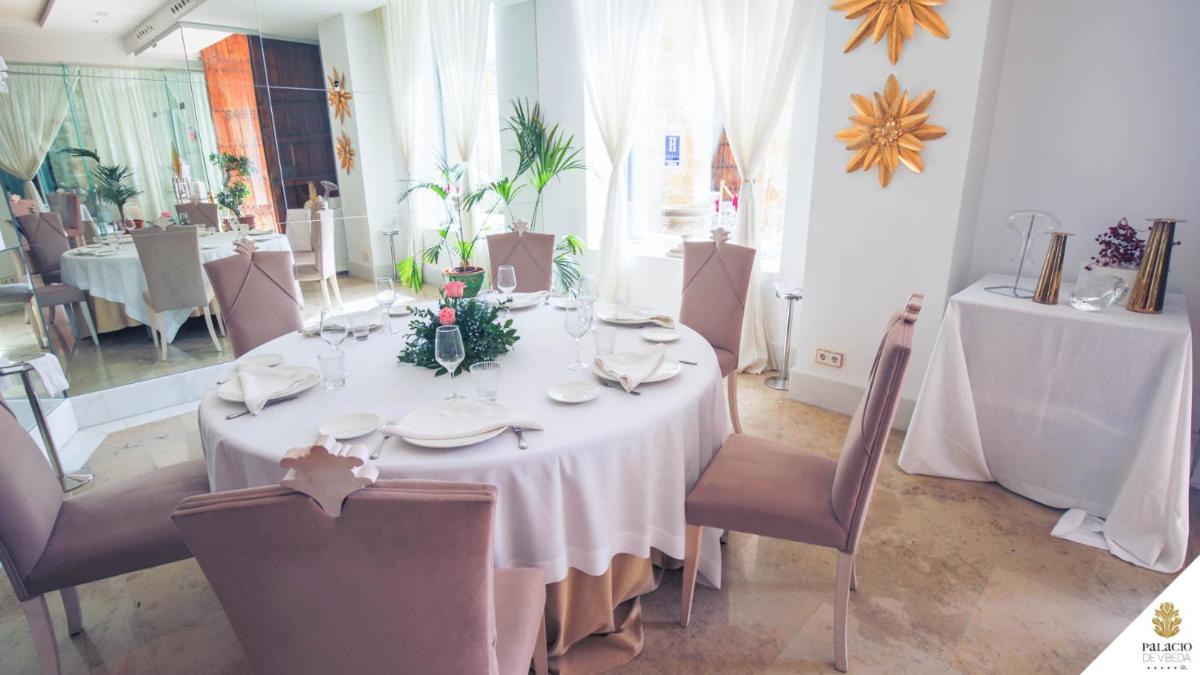 Zona de estar de Hotel Palacio De Úbeda 5 G.L