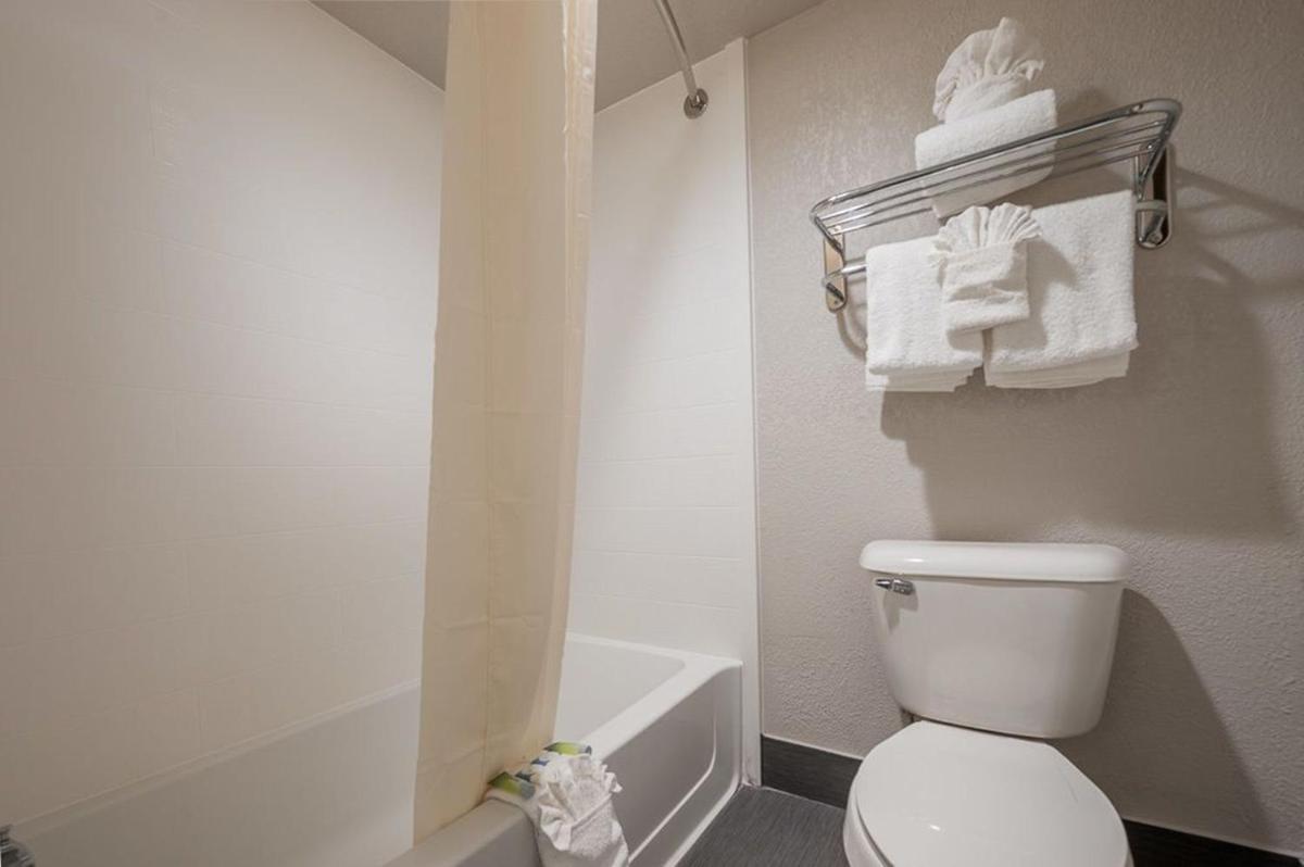 Stratford House Inn - Housity