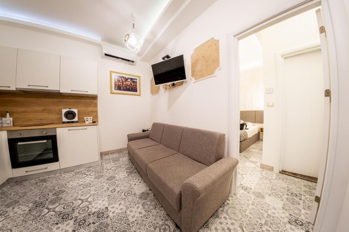 Sofia Pearl Life Apartment - No Window Apartment - Housity