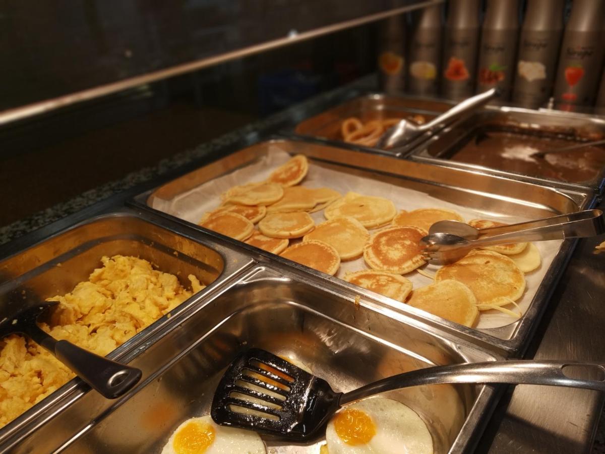 Comida en o cerca de este hotel