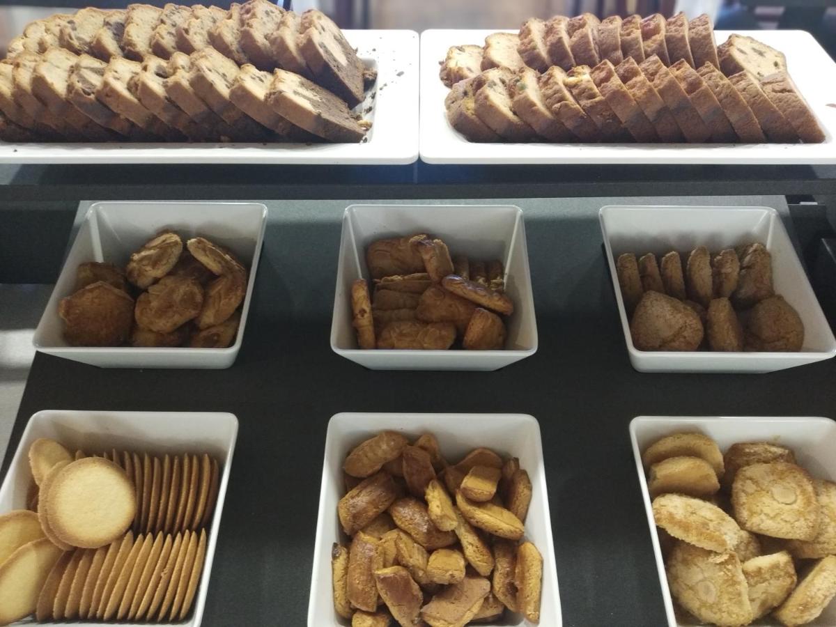 Comida en o cerca de este hotel