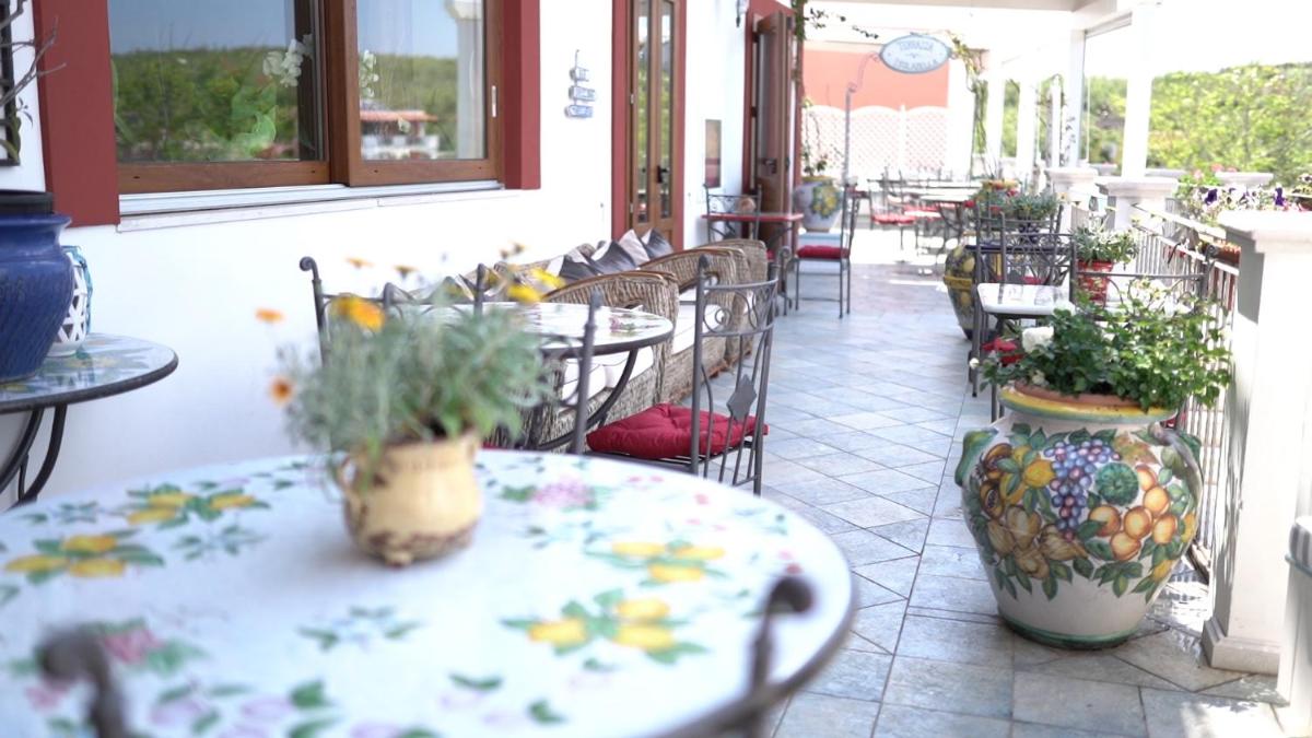 Hotel Isolabella - Housity