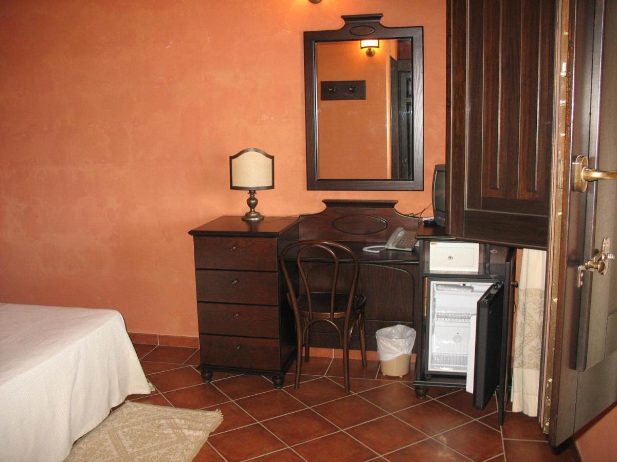Hotel Sardus Pater - Housity