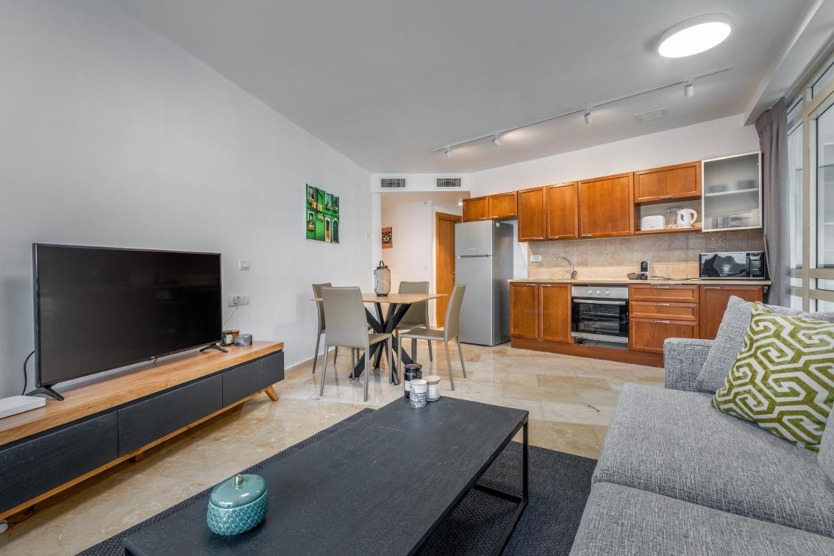 DIZENGOFF SQUARE superb 1 bedroom with balcony - Housity