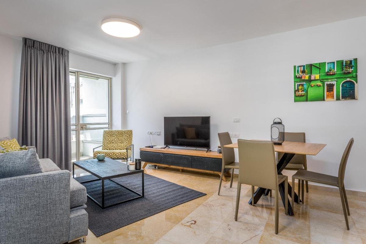DIZENGOFF SQUARE superb 1 bedroom with balcony - Housity
