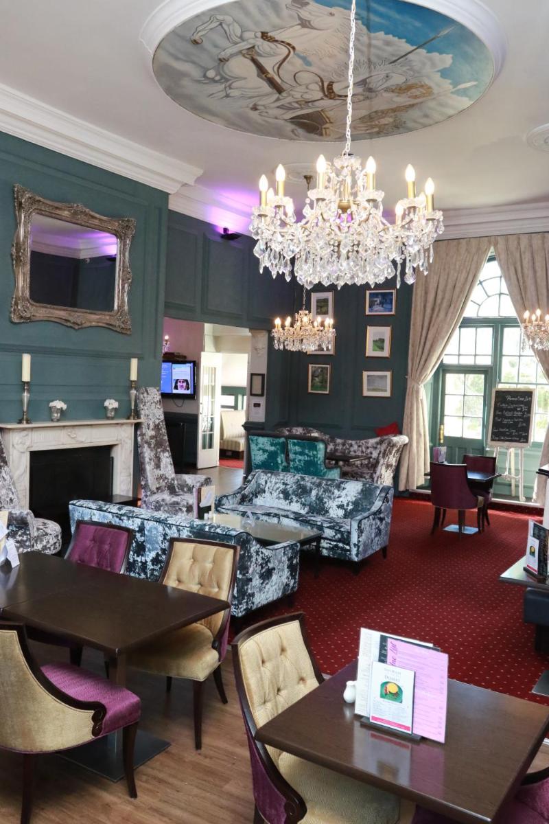 Kings Hotel - Housity