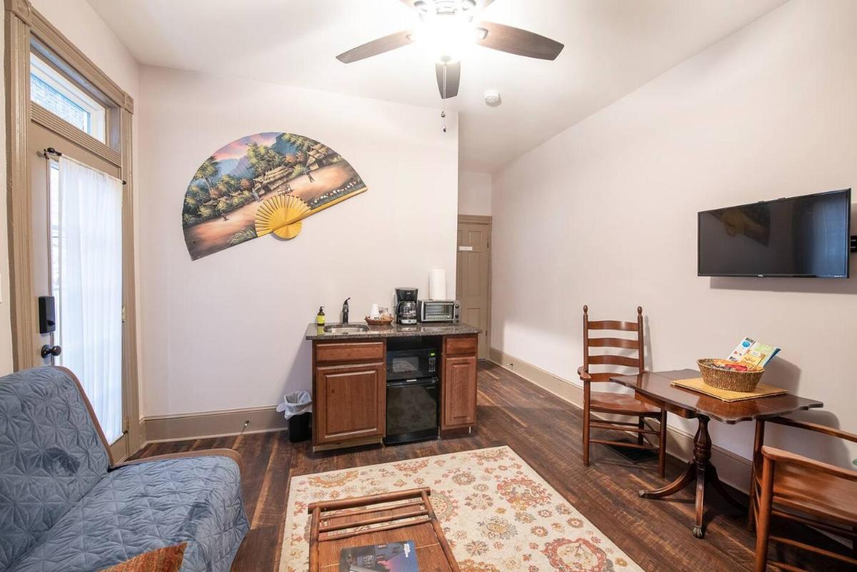 Cozy Hideaway in the Heart of Lancaster - Housity
