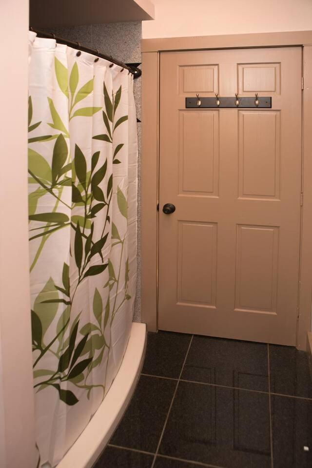 Cozy Hideaway in the Heart of Lancaster - Housity