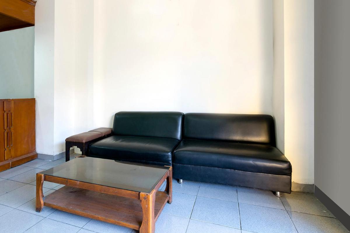 RedDoorz near Tugu Yogyakarta - Housity