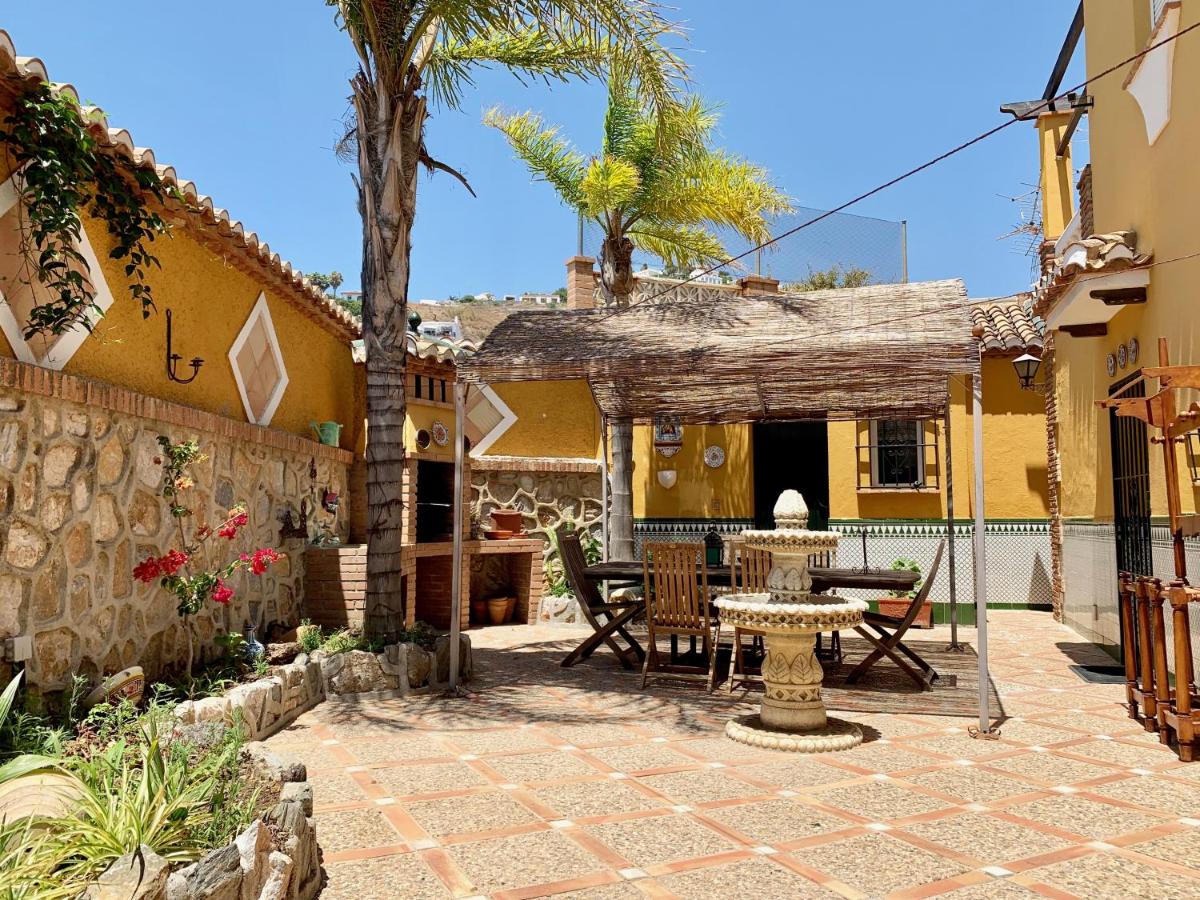 CHALET CON PISCINAS Y VISTAS DE ENSUEÑO - Housity