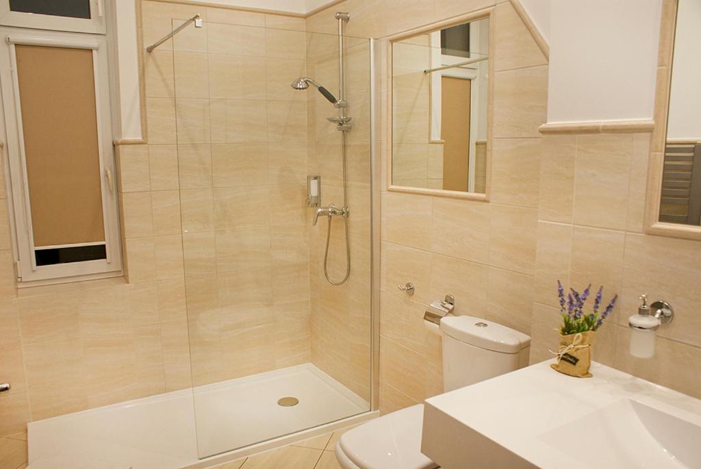 Hotel MCM Plus - Housity