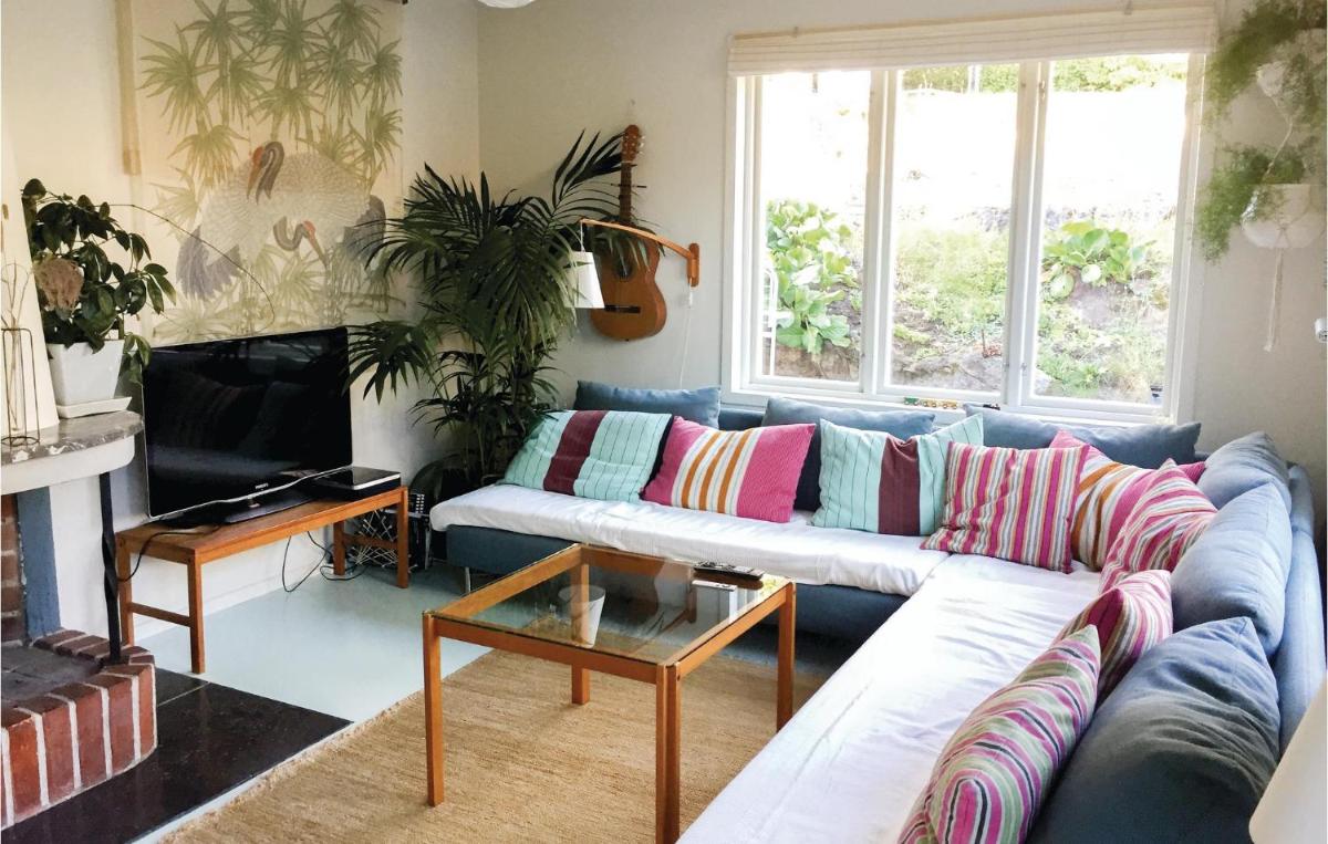 Awesome home in lvsj with 3 Bedrooms and WiFi - Housity