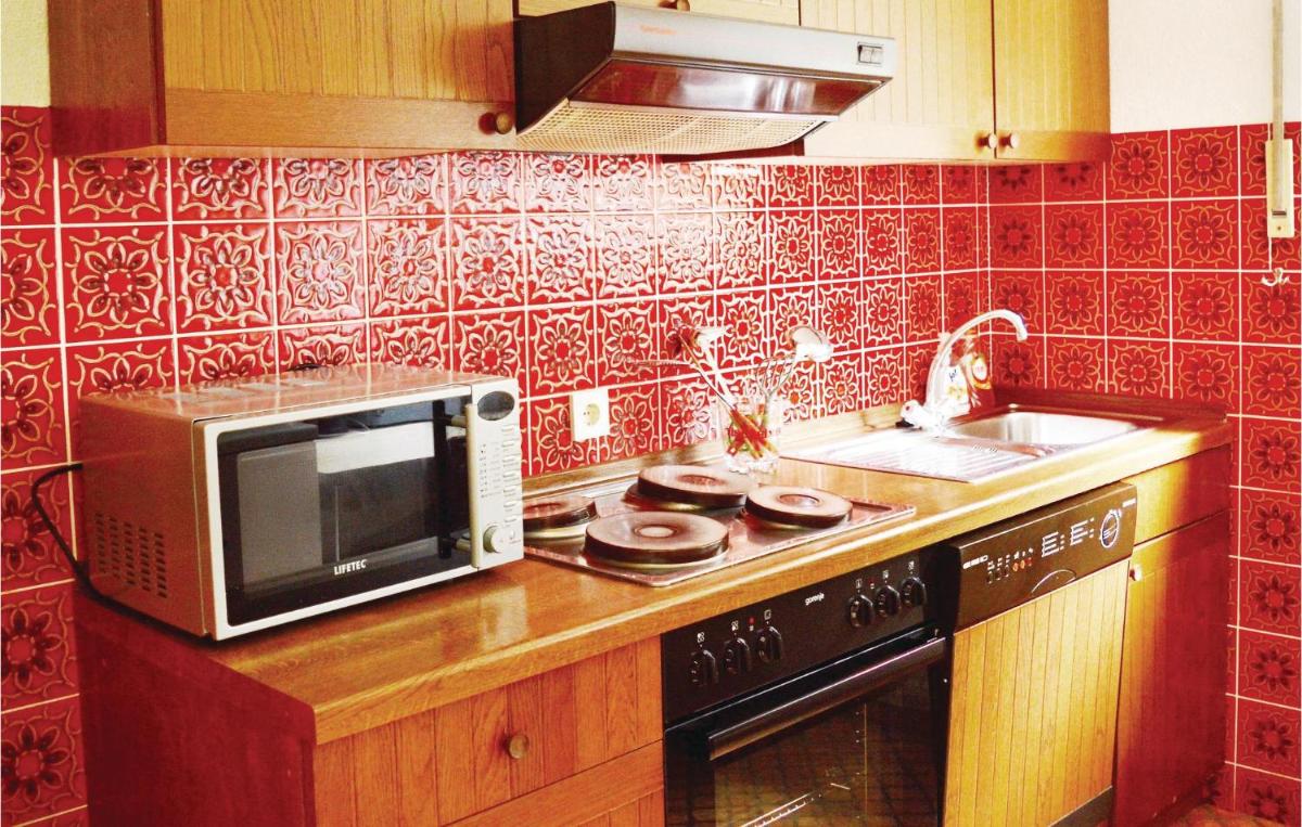 3 Bedroom Awesome Apartment In Breuna - Housity