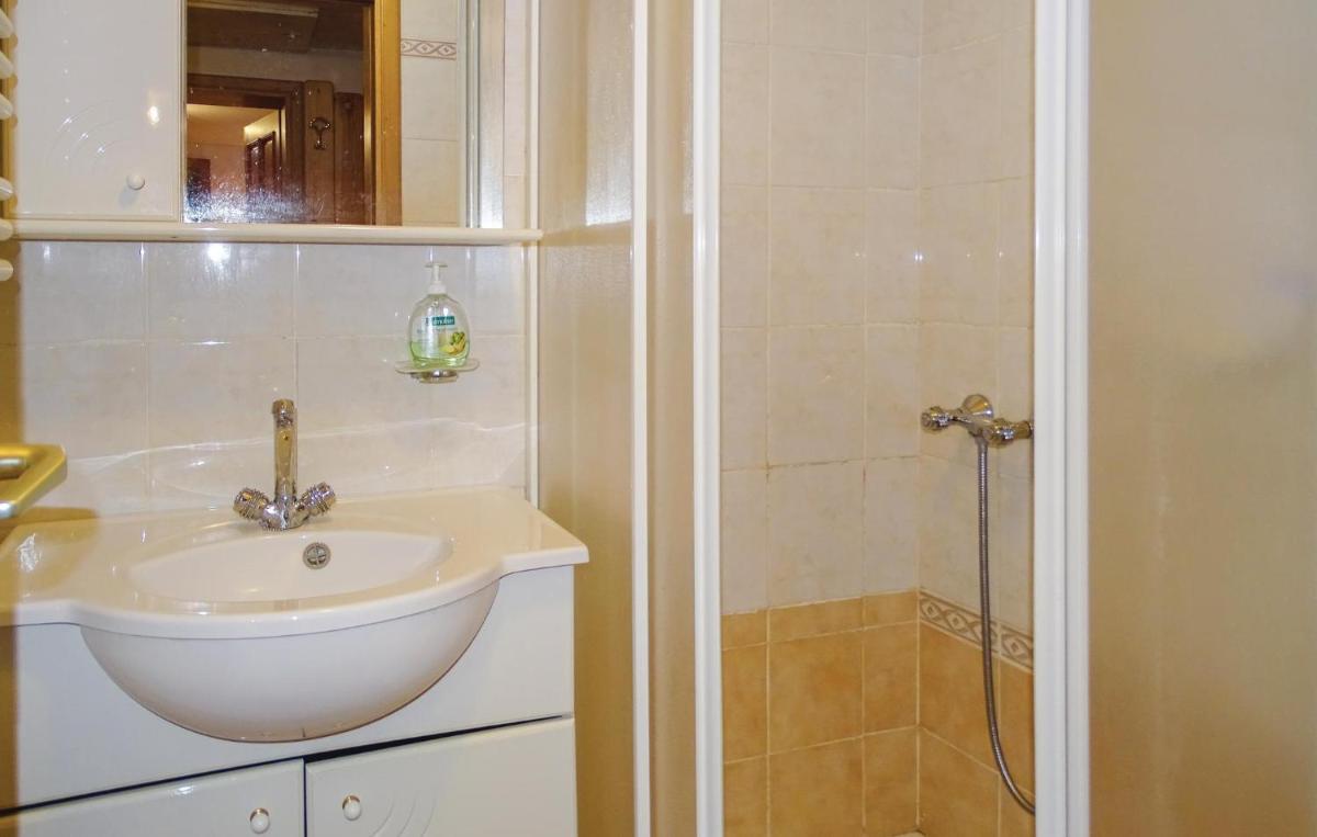 Stunning home in Semic with 1 Bedrooms and WiFi - Housity