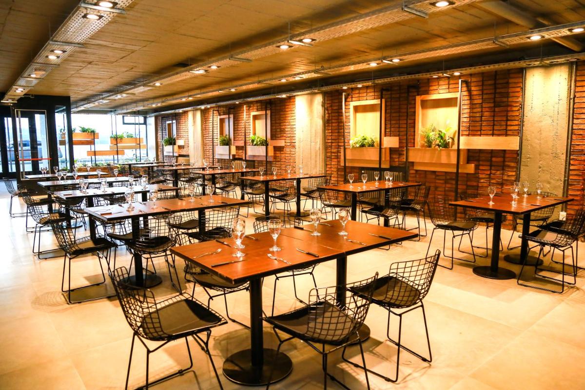 Hotel Eco Max - Housity