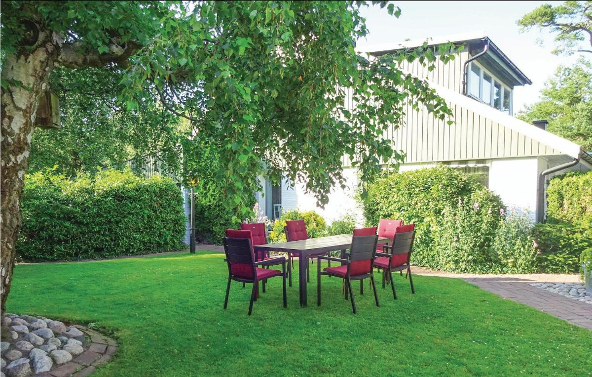 Cozy Home In Höllviken With Wifi - Housity