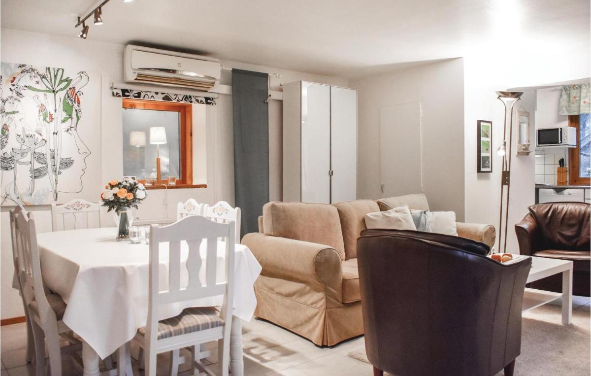 Cozy Home In Höllviken With Wifi - Housity