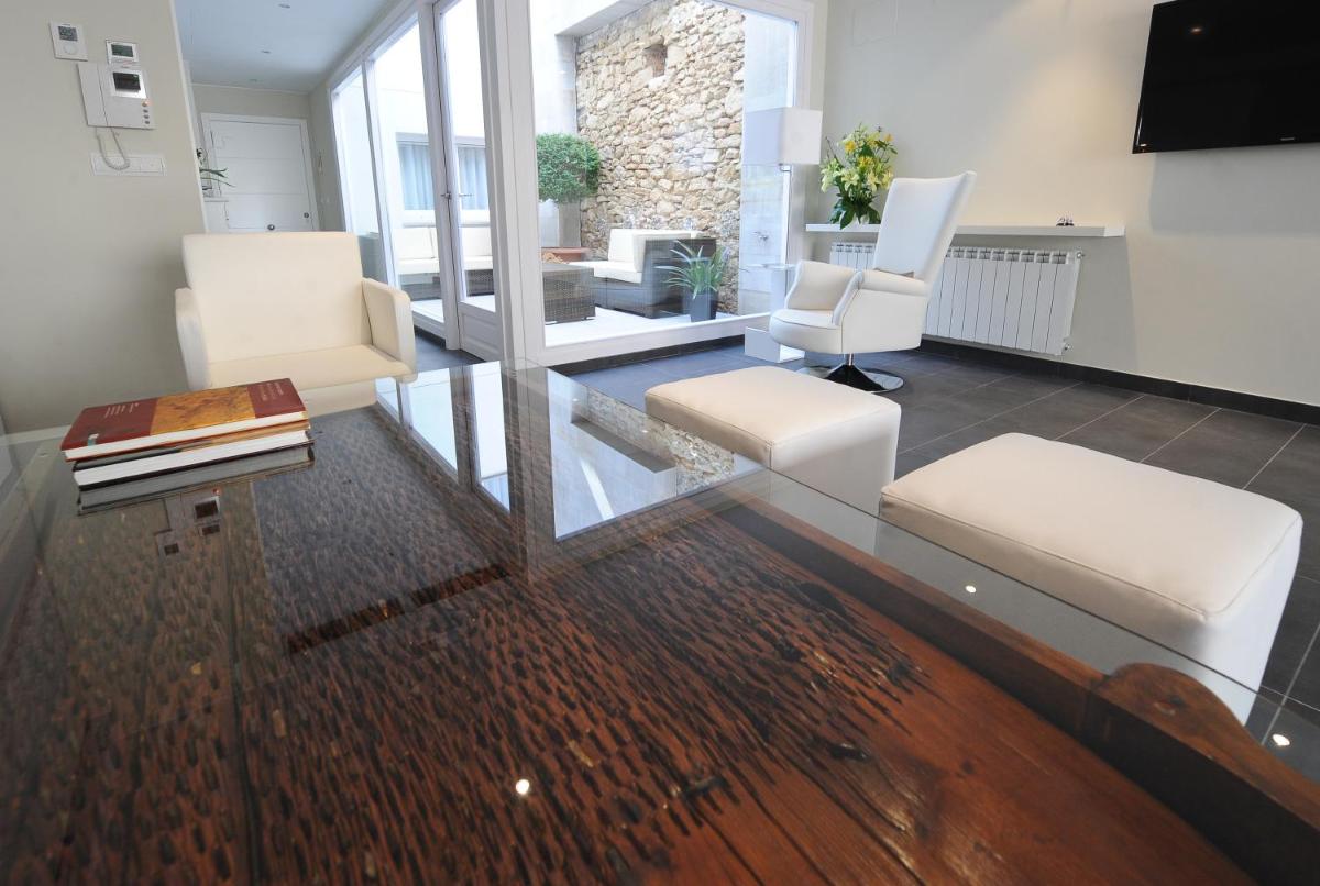 Apartamentos Turísticos Mirablanc - Housity