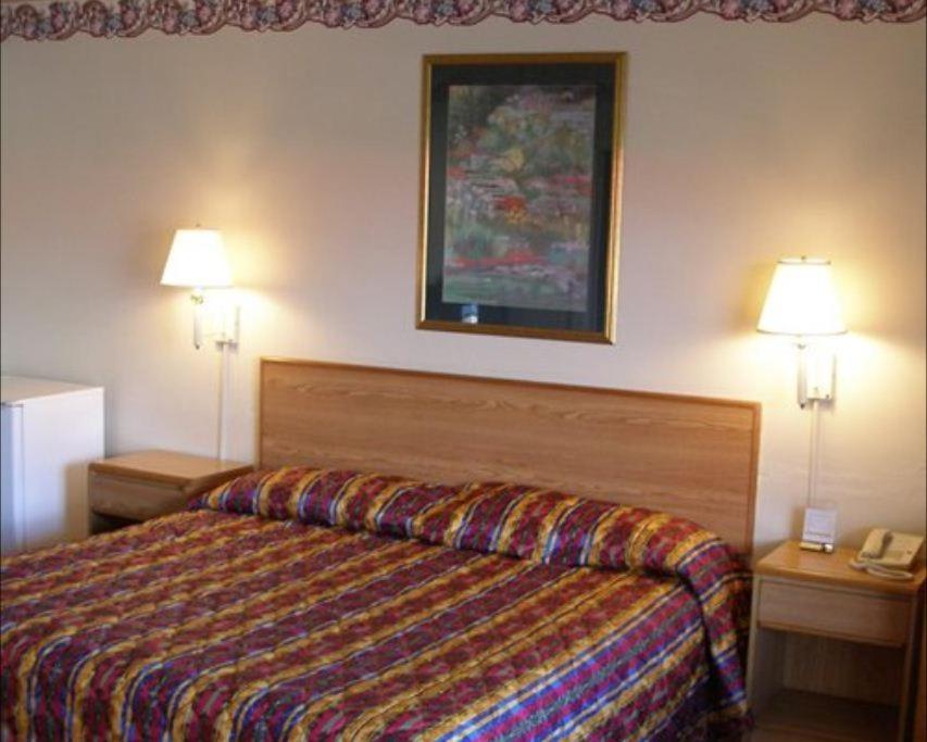 Red Carpet Inn Starke - Housity