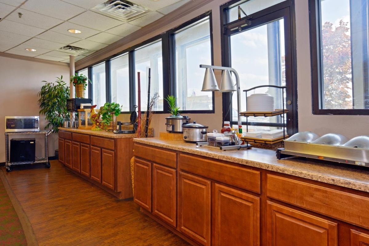 Lamplighter Inn-South - Housity