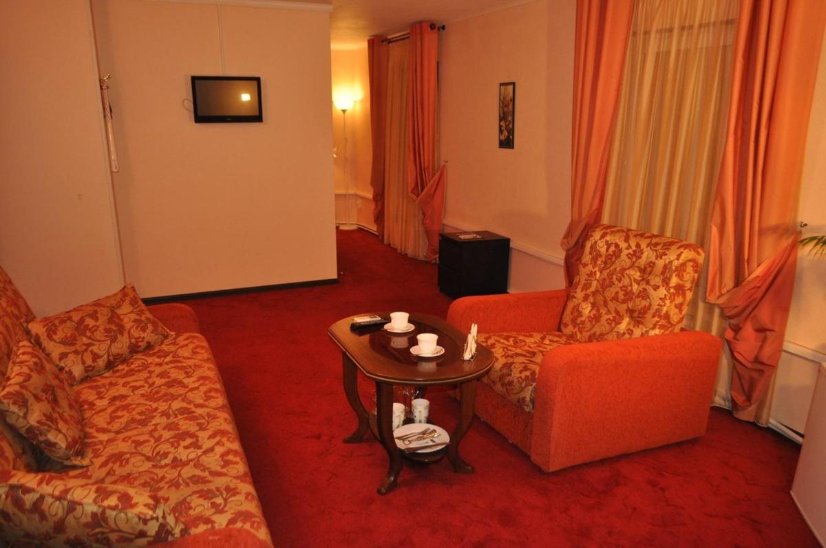 Family hotel on the lake Lakada - Housity
