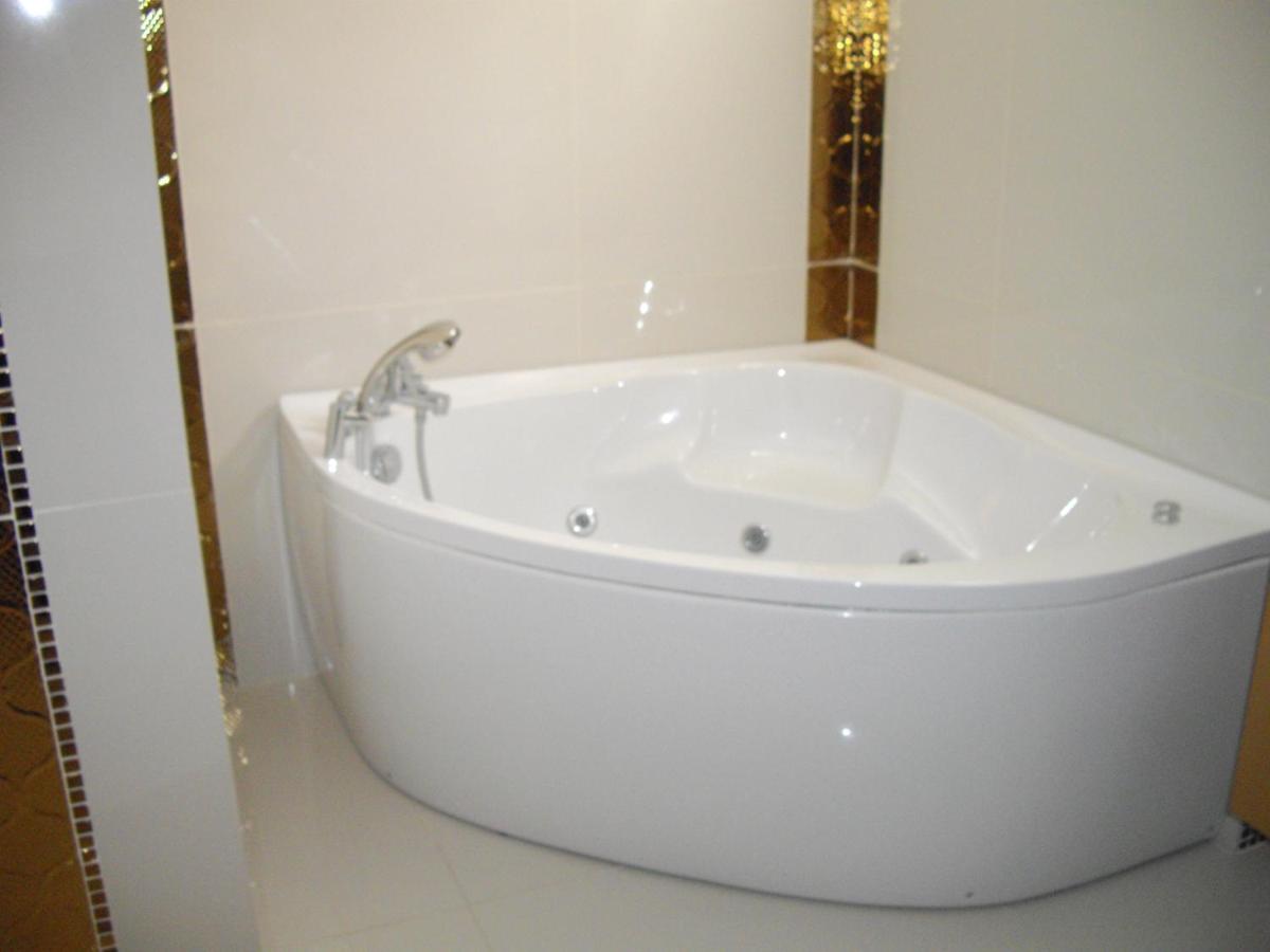 Crystal Hotel - Housity